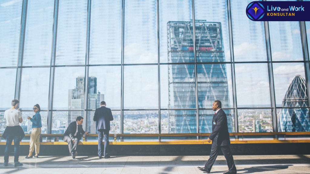 Layanan dari konsultan live and work membantu proses implementasi strategi Transformasi Digital UMKM bagi pelaku usaha di Indonesia untuk mencapai pertumbuhan berkelanjutan di tahun 2026.