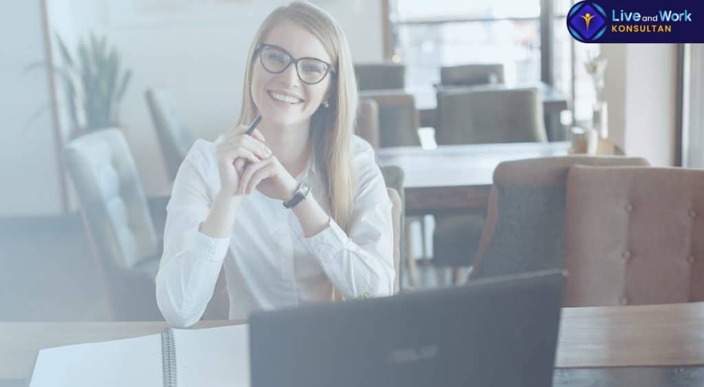 Infografis perbandingan mendalam antara syarat pendirian KPPA dan PT PMA untuk investor asing tahun 2026 yang dipandu oleh konsultan live and work.