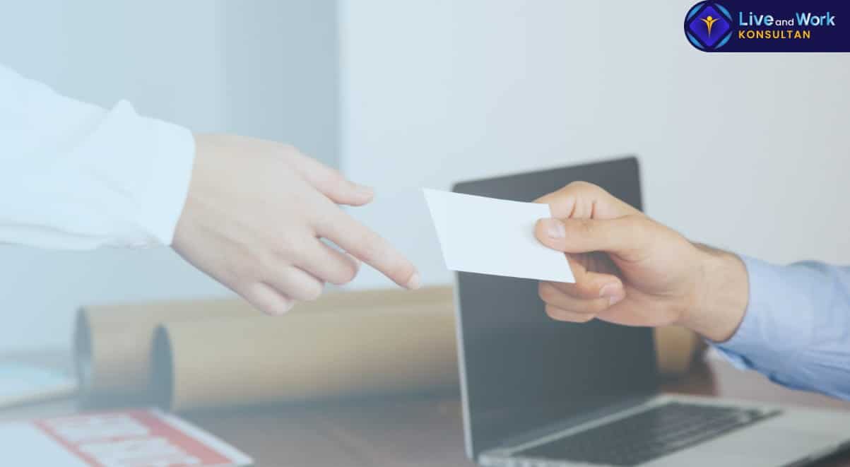 Infografis keuntungan menggunakan jasa pembukuan UMKM untuk efisiensi pajak dan pertumbuhan bisnis yang dipandu oleh konsultan live and work.