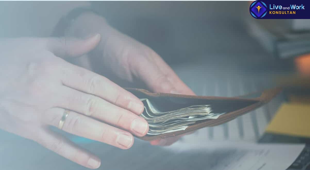 Infografis keuntungan menggunakan jasa manajemen penggajian untuk akurasi pajak dan efisiensi HR perusahaan yang dipandu oleh konsultan live and work.