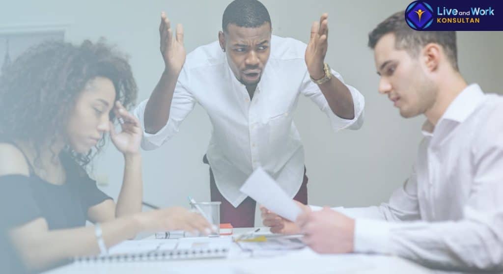 Konsultan Live and Work membantu penyelesaian sengketa bisnis.