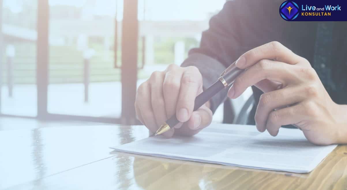 Infografis langkah-langkah alih status KITAS ke KITAP dan persyaratan dokumen izin tinggal tetap yang dikelola oleh konsultan live and work.