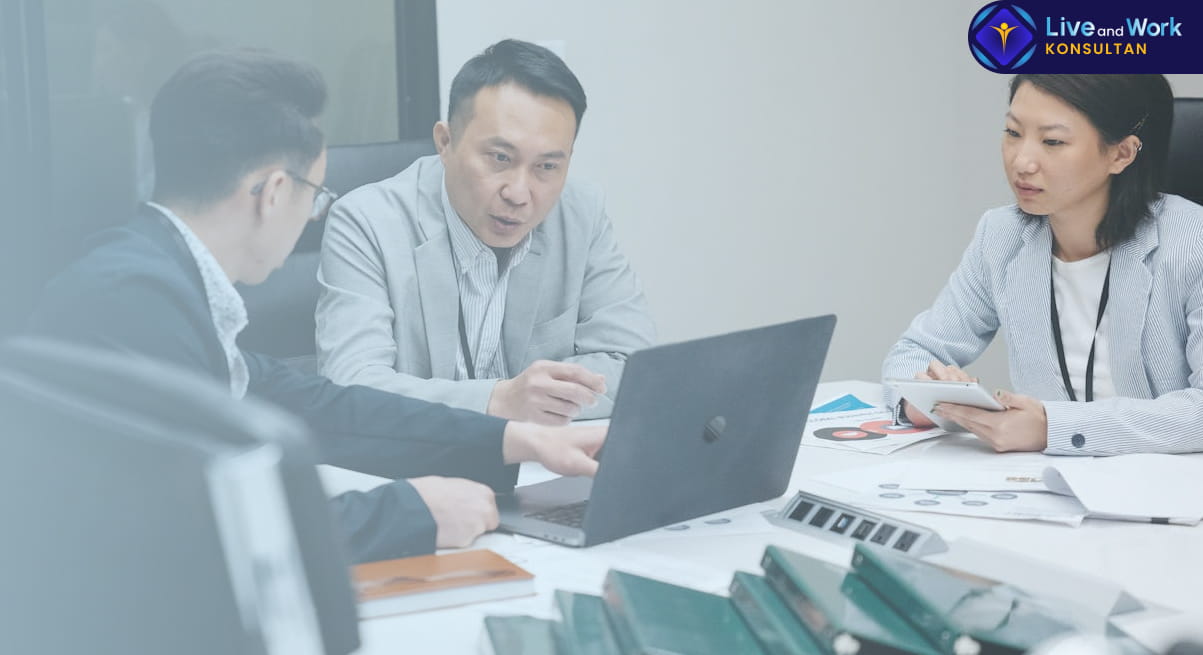 Bingung membedakan konsiliasi dan mediasi untuk bisnis? Simak panduan lengkap metode penyelesaian sengketa 2026 bersama Konsultan Live and Work di sini!