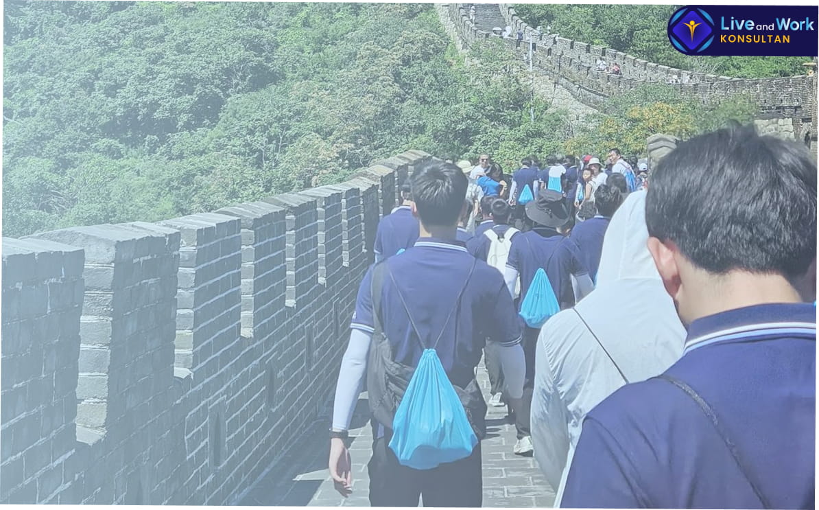 Pelaksanaan program karya wisata di china bersama Konsultan Live and Work