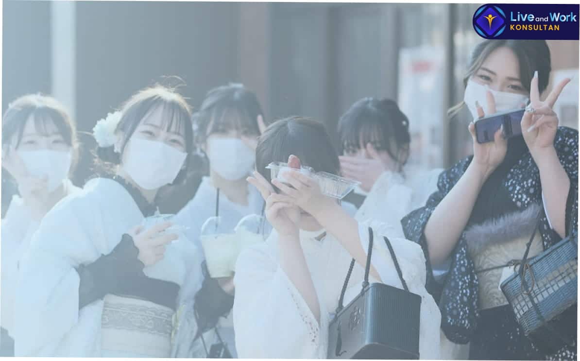 Pelaksanaan program study tour jepang bersama Konsultan Live and Work